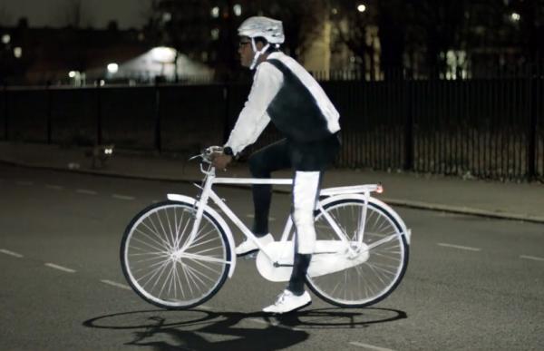 Spray que faz ciclistas brilharem no escuro